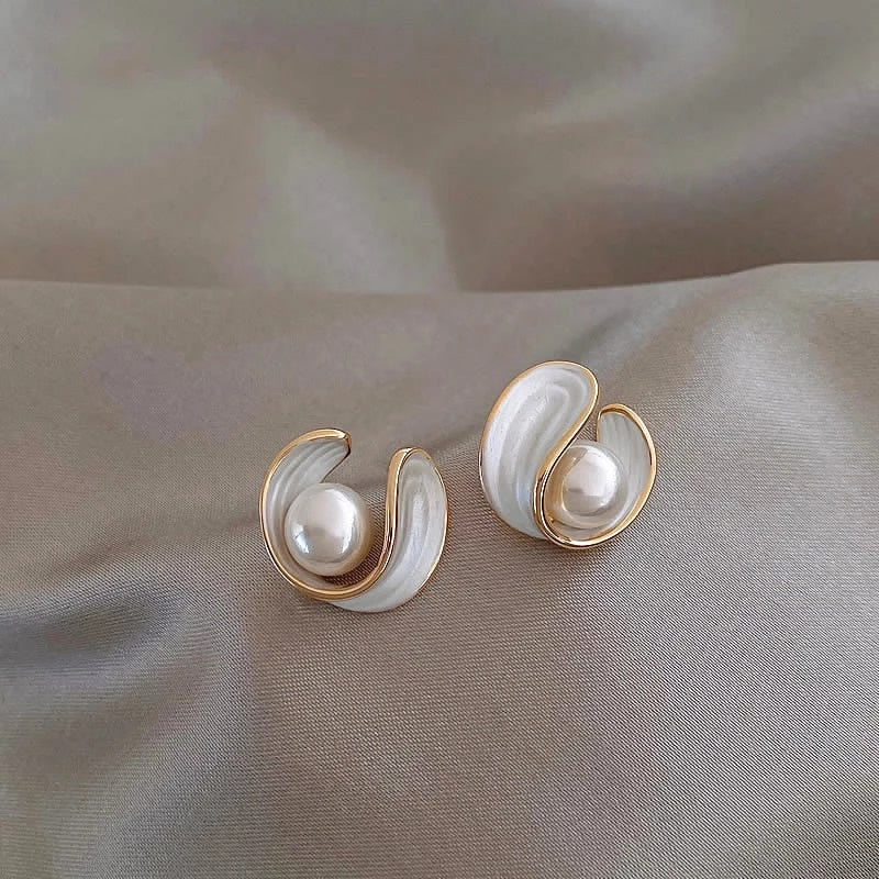 Luxury Gold Earrings with White Opals and Pearls - Saphira-The Livary