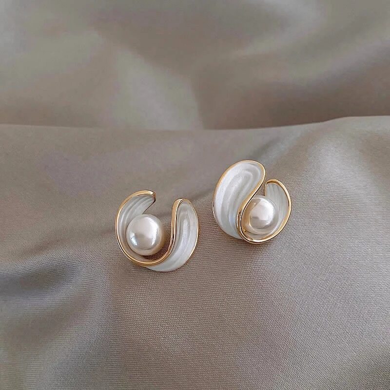 Luxury Earrings with White Opal and Pearl in Gold - Amara-The Livary