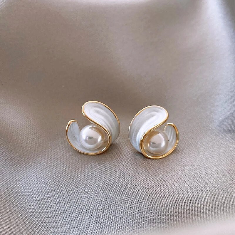 Luxury Gold Earrings with White Opals and Pearls - Saphira-The Livary