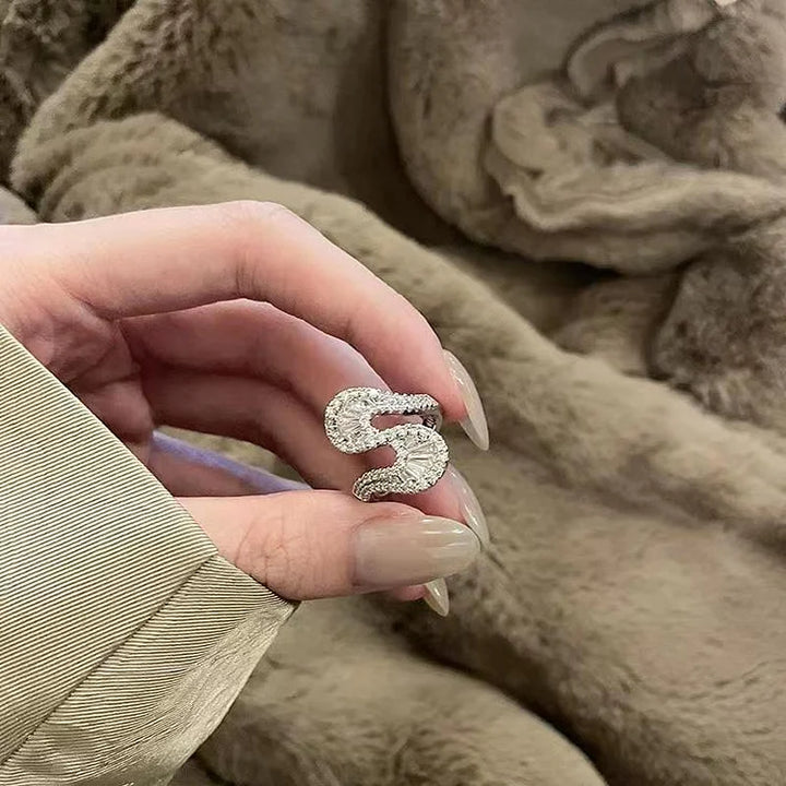 S-Shaped Silver Zirconia Ring - Seraphine-The Livary