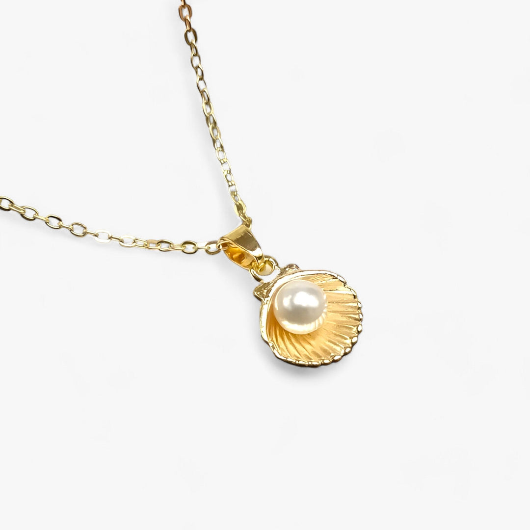 Trendy Shell & Pearl Necklace - Maris-Gold Seashell-The Livary