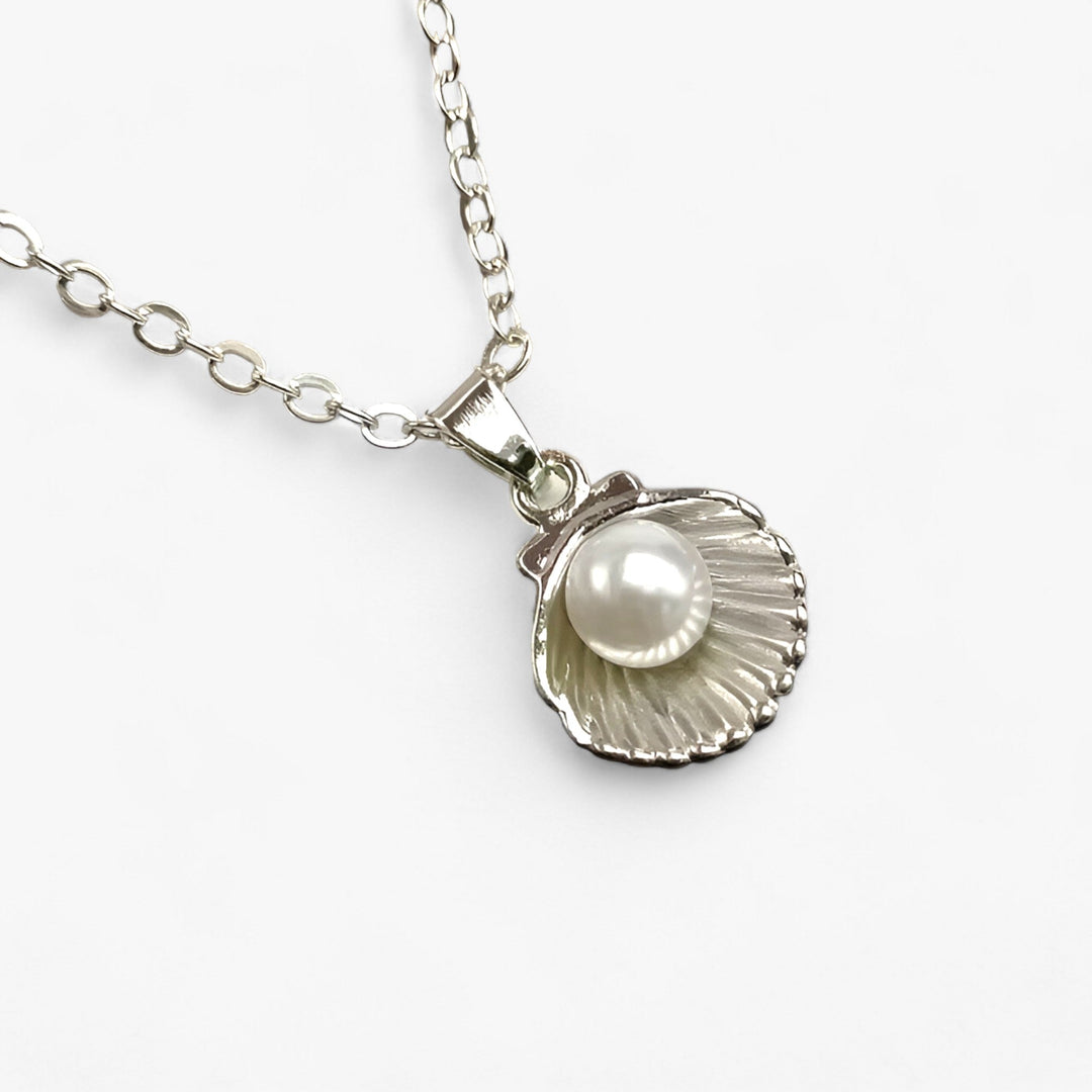 Trendy Shell & Pearl Necklace - Maris-Silver Seashell-The Livary