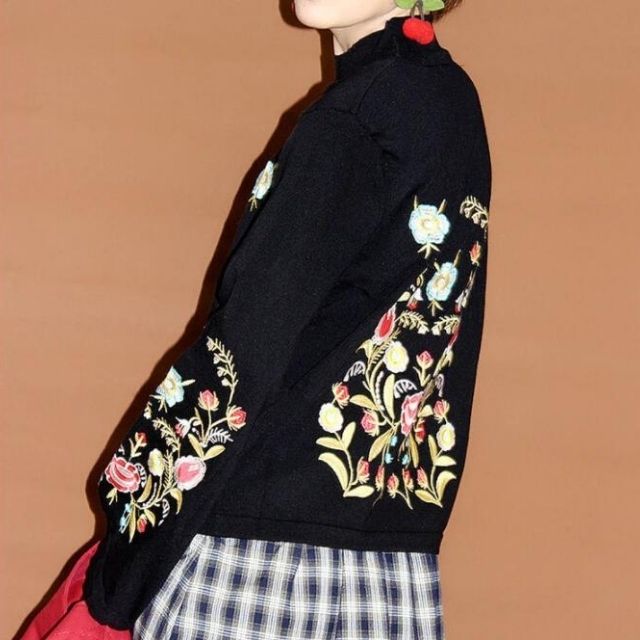 Embroidered Flowers Sweater - Alina