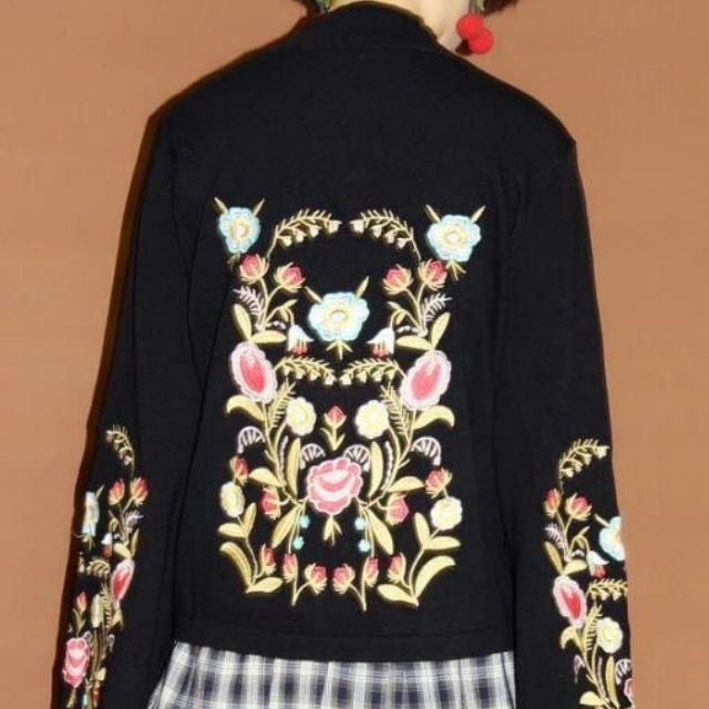 Embroidered Flowers Sweater - Alina