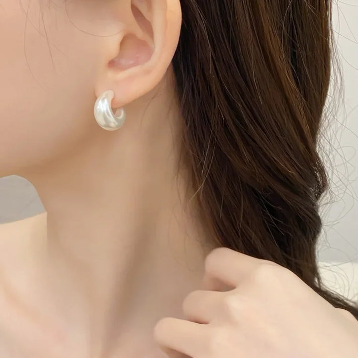 Minimalist Pearl C-shaped Earrings - Lunette-The Livary