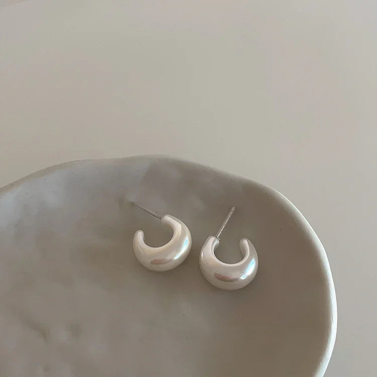 Minimalist Pearl C-shaped Earrings - Lunette-The Livary