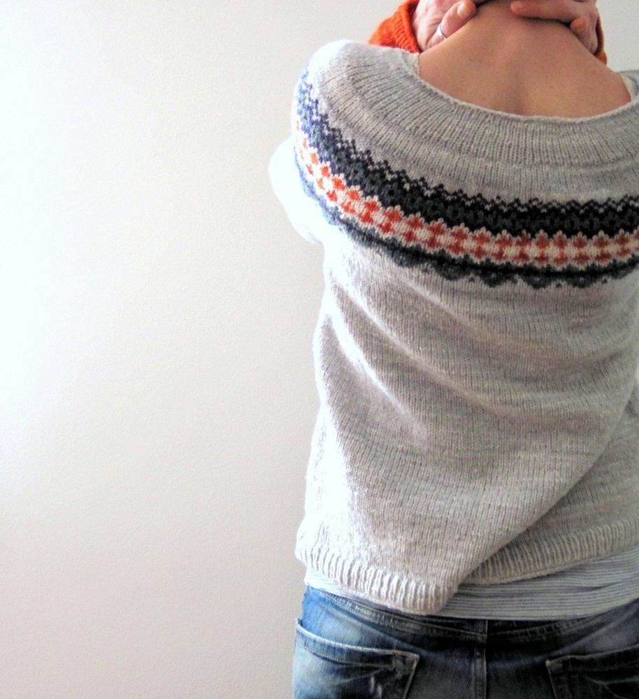 Scandinavian Trendy Sweater with Lively Pattern - NordicChic-S-The Livary