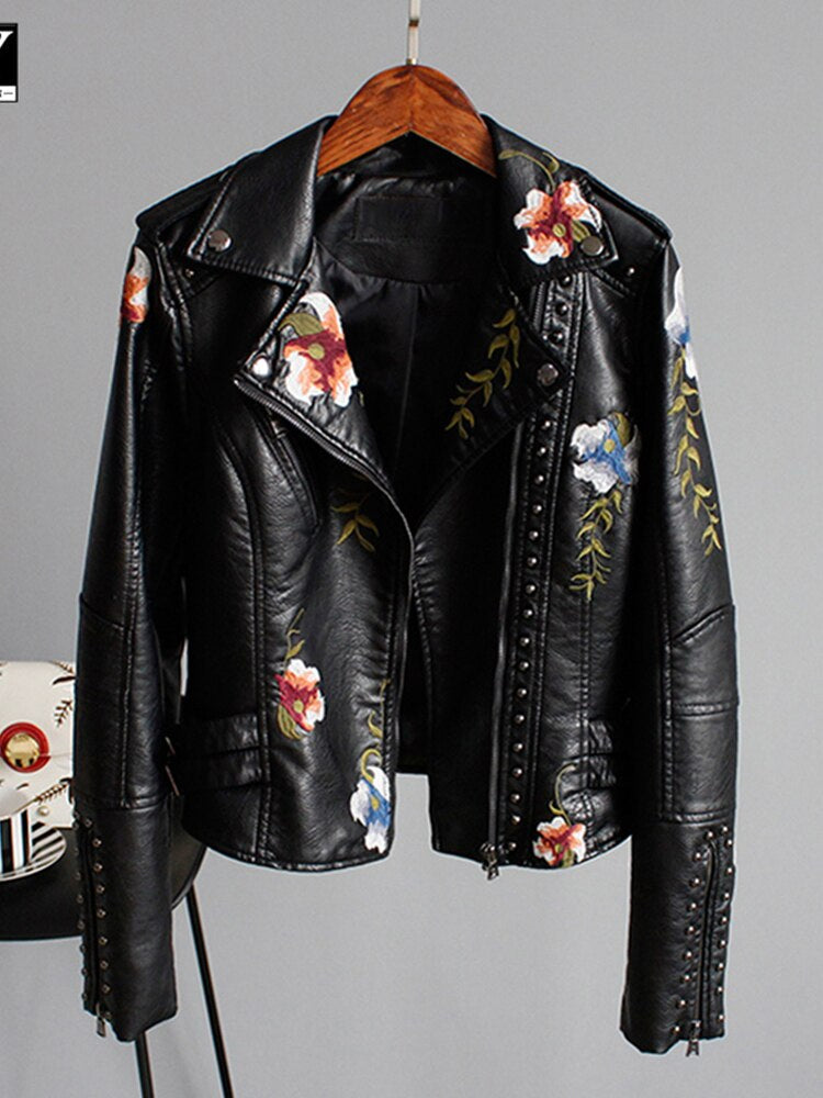Short ladies' jacket made of faux leather with zip - Rona-Black-S-The Livary