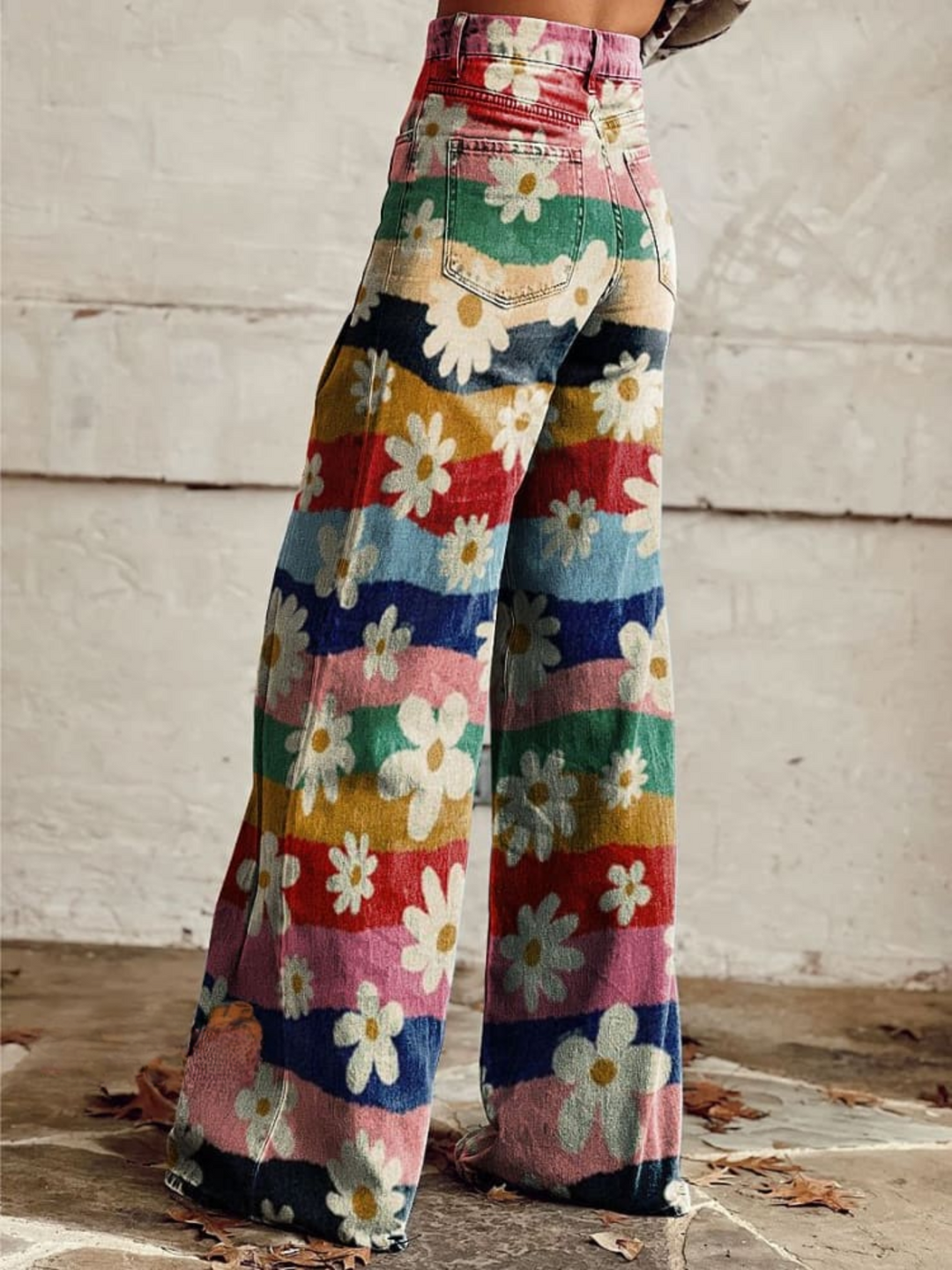 Trendy retro floral trousers with flares and a high waist – Mirella-S-The Livary