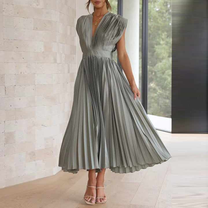 Flowing maxi dress with pleats and a V-neck – Noelle-Grey-S-The Livary