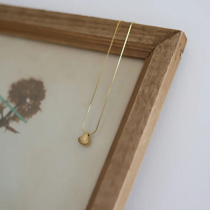 Golden Scallop Flower Necklace - Lilac-The Livary