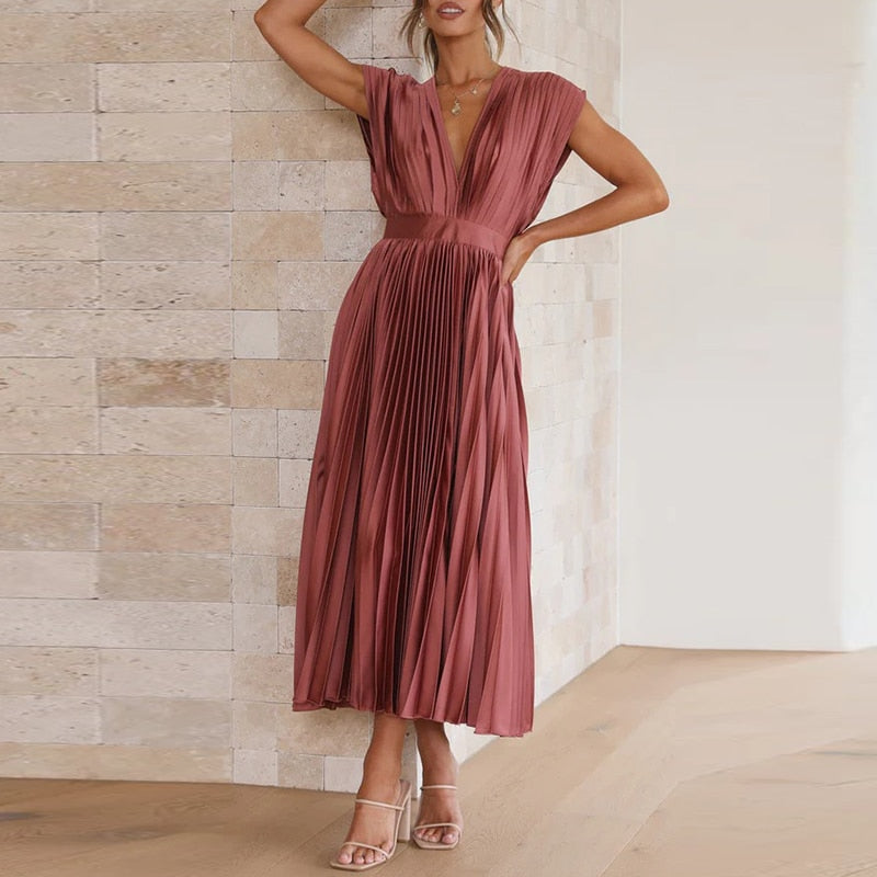 Flowing maxi dress with pleats and a V-neck – Noelle-Brick red-S-The Livary