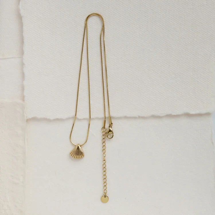 Golden Scallop Flower Necklace - Lilac-The Livary
