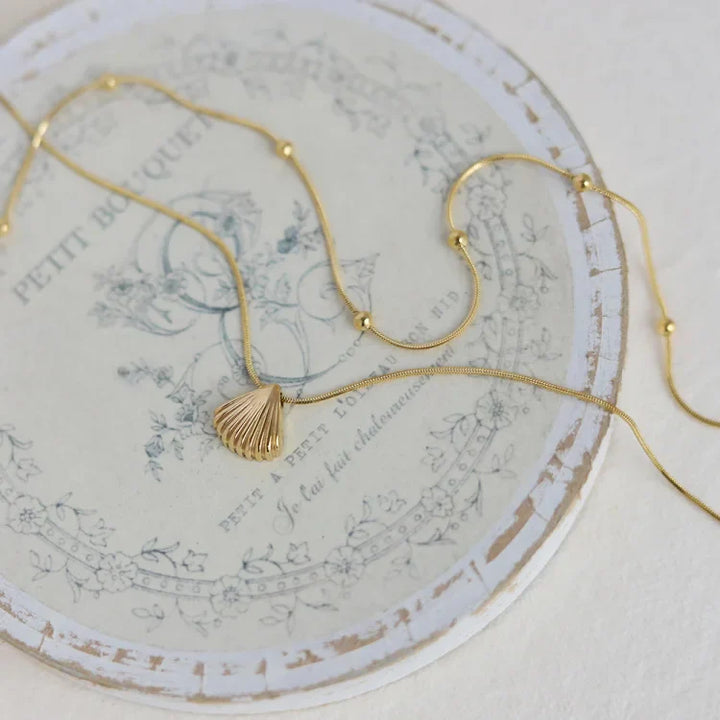 Golden Scallop Flower Necklace - Lilac-The Livary