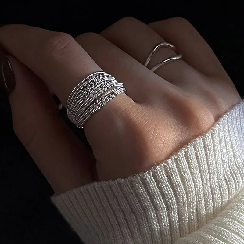 Adjustable Silver Ring with Vintage Detail – Seléna-Style A-The Livary