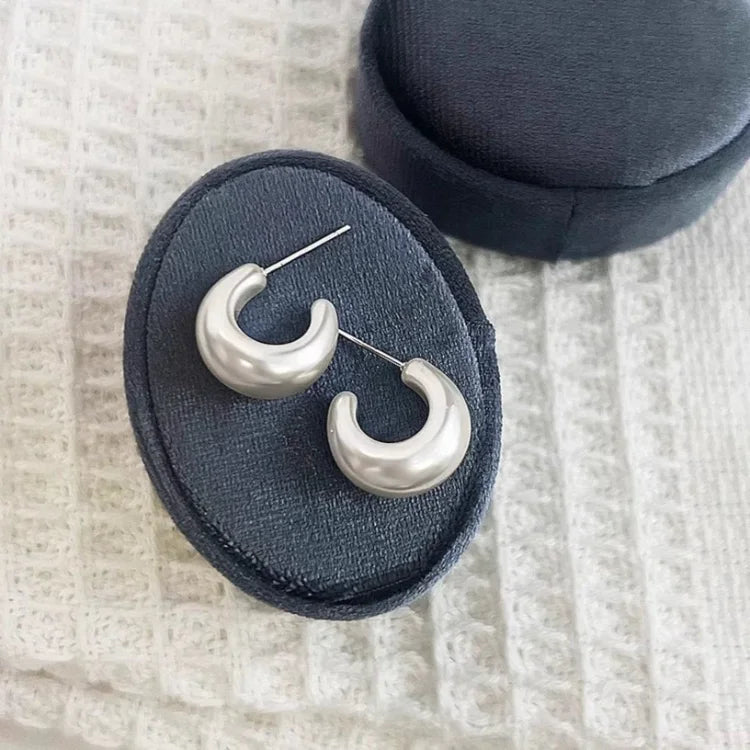Minimalist Pearl C-shaped Earrings - Lunette-The Livary
