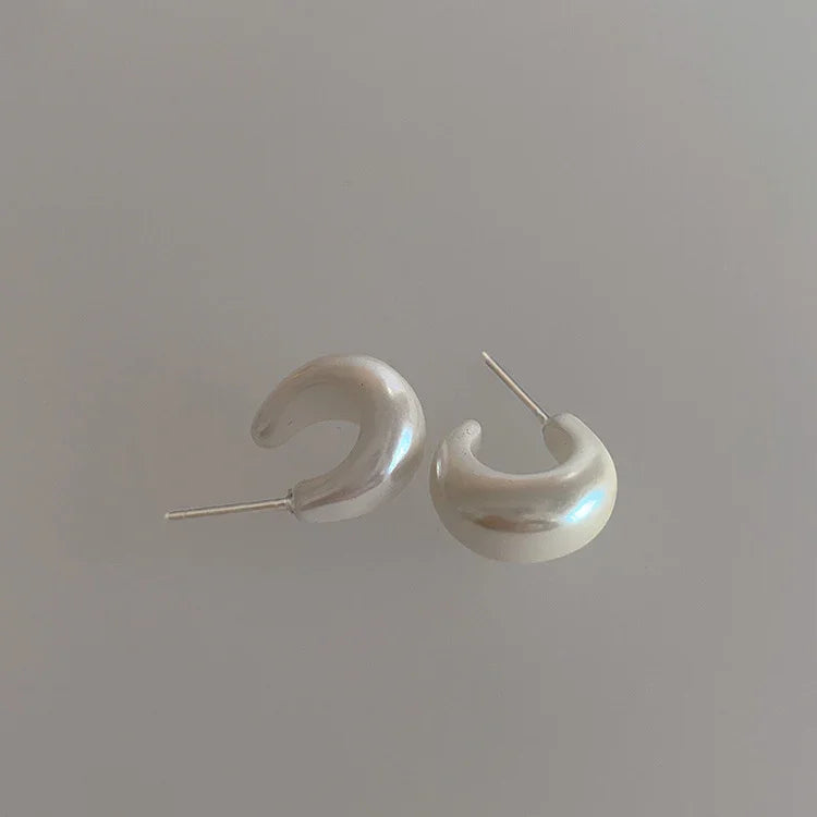 Minimalist Pearl C-shaped Earrings - Lunette-The Livary
