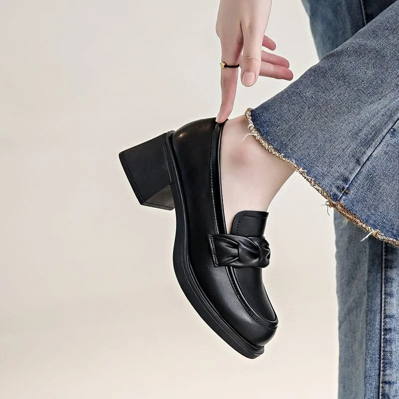 Elegant women's shoes with square heel – Seraphina-Black-3-The Livary
