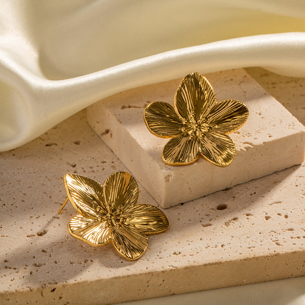 Flower-shaped Gold Earrings - Elara-The Livary