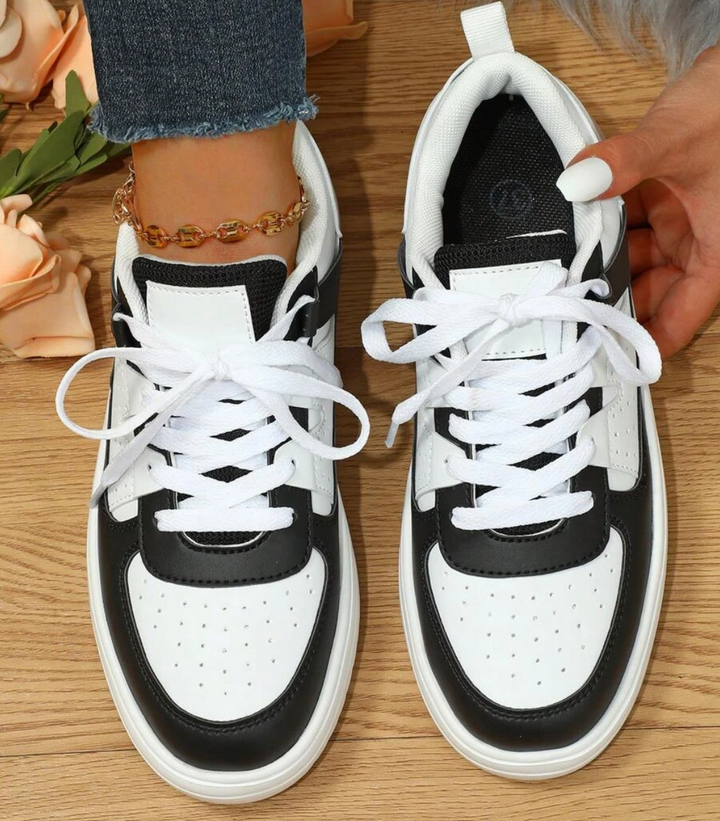 Fashionable Women's Sneakers - Naya-Black-2.5-The Livary