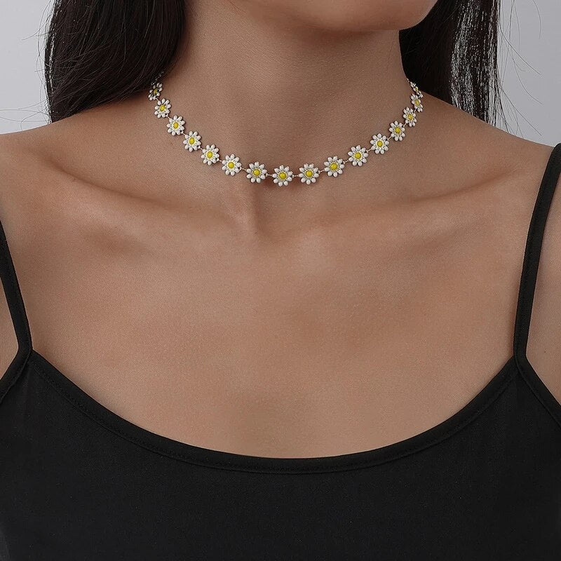 Golden Daisy Chain - Marisol-The Livary