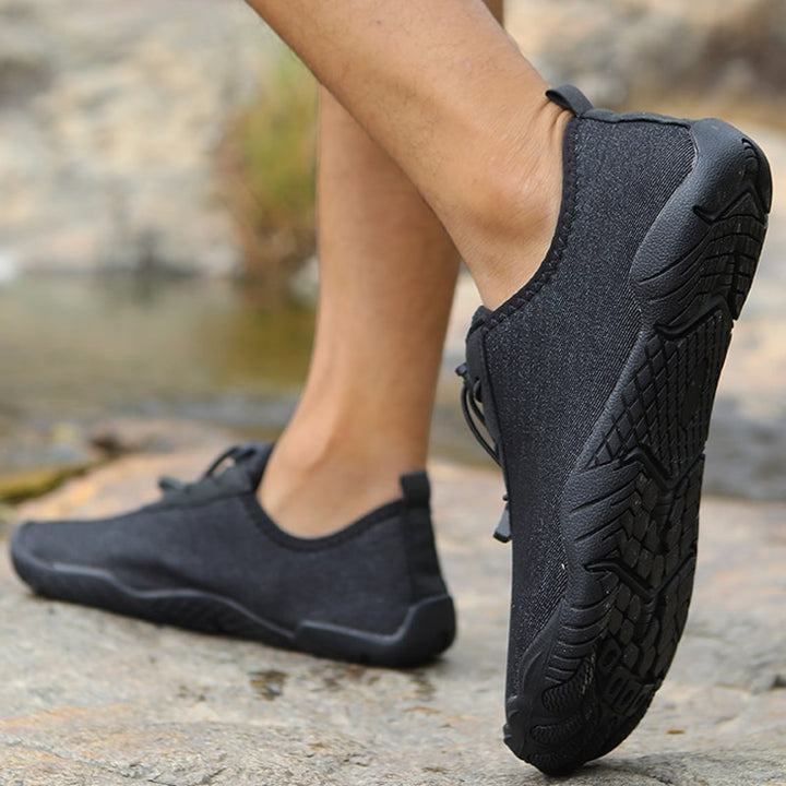 Barefoot sports shoes with non-slip sole – Leonis-Black-3.5-The Livary