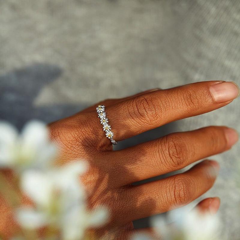 Adjustable Silver Daisy Ring - Fiora-The Livary