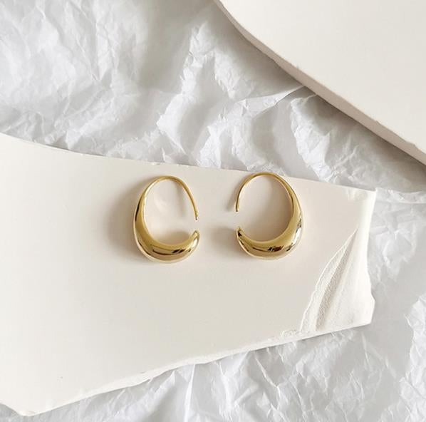 Stylish Luxury Earrings - Celeste-Gold-The Livary