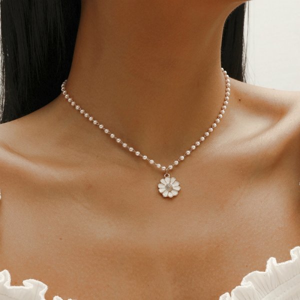 Stylish Pearl Necklace with Daisy Pendant - Flora-The Livary