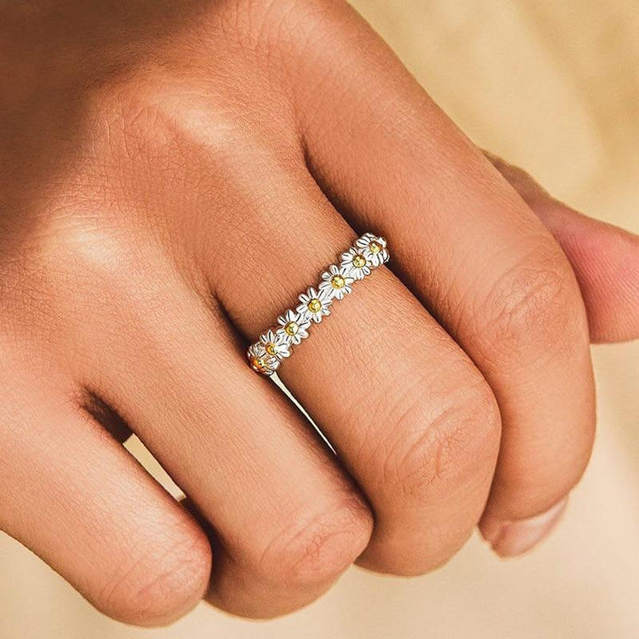 Adjustable Silver Daisy Ring - Fiora-The Livary
