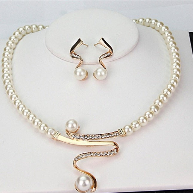 Set of Natural Pearl Necklace and Earrings - Lysanne-The Livary