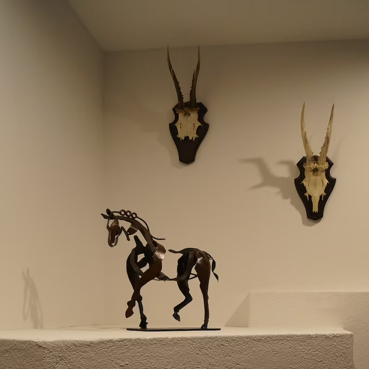 Handmade Horse Figurine – Ferro-Without lights-The Livary