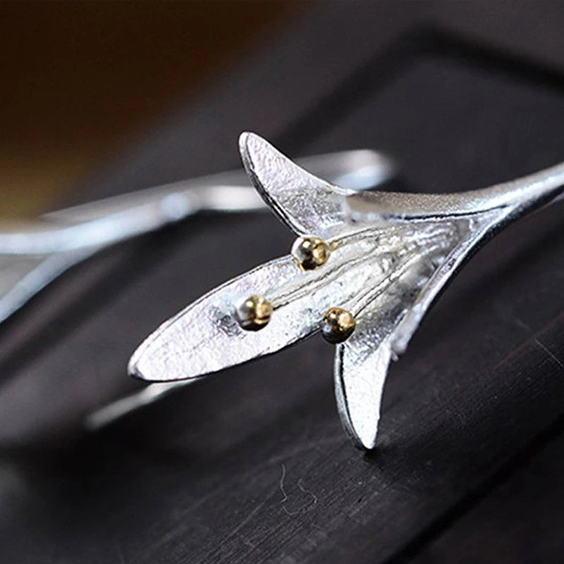 Silver Flower Earrings - Arlena-The Livary