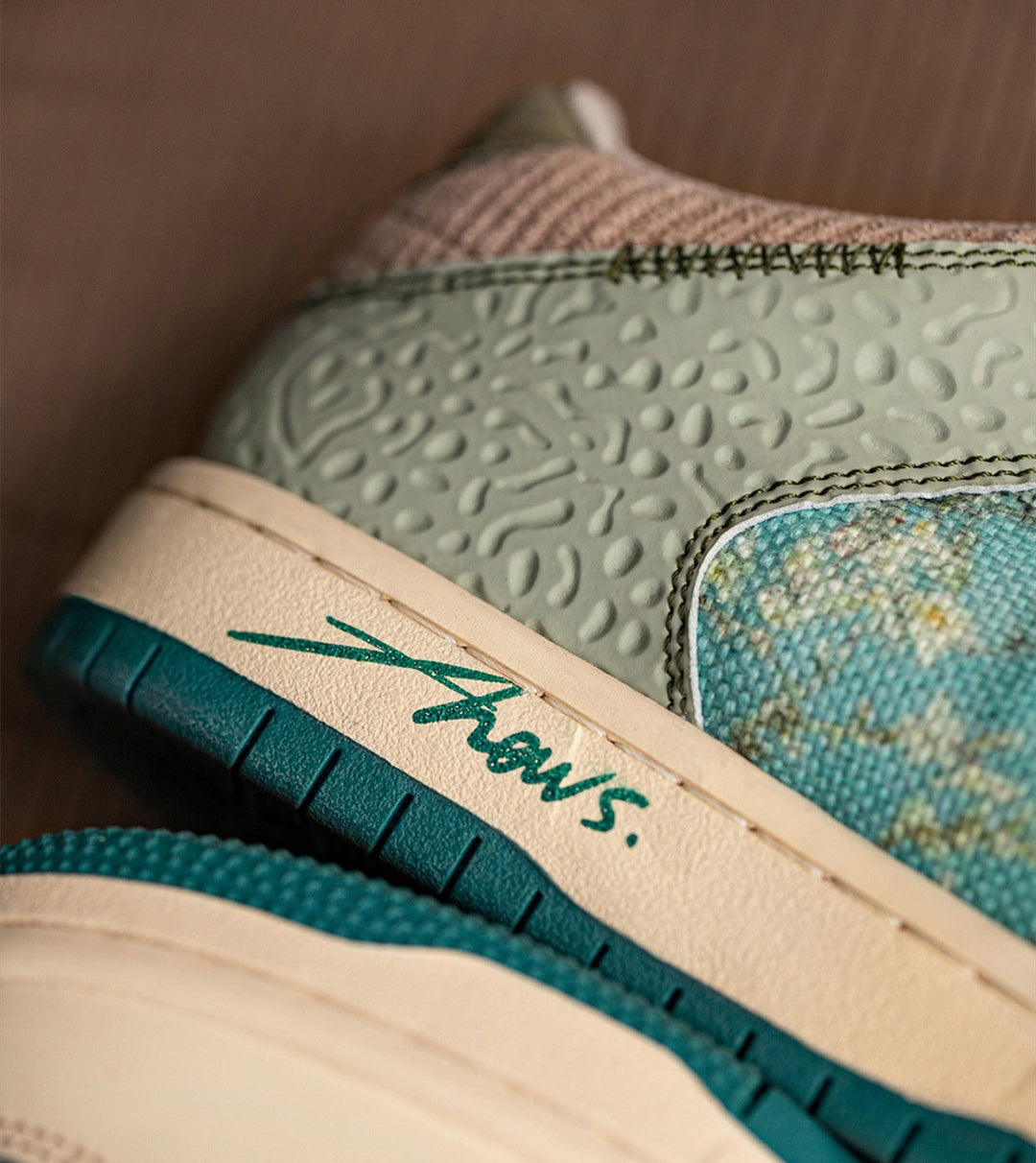 Stylish ladies' and men's art sneakers with almond blossom print – Arta-3-The Livary