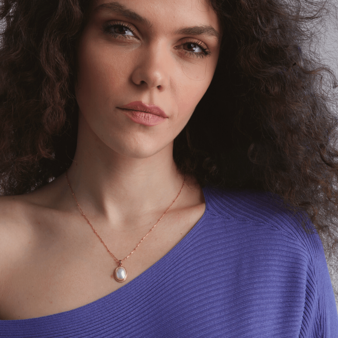 Vintage Golden Pearl Necklace - Lumina-The Livary