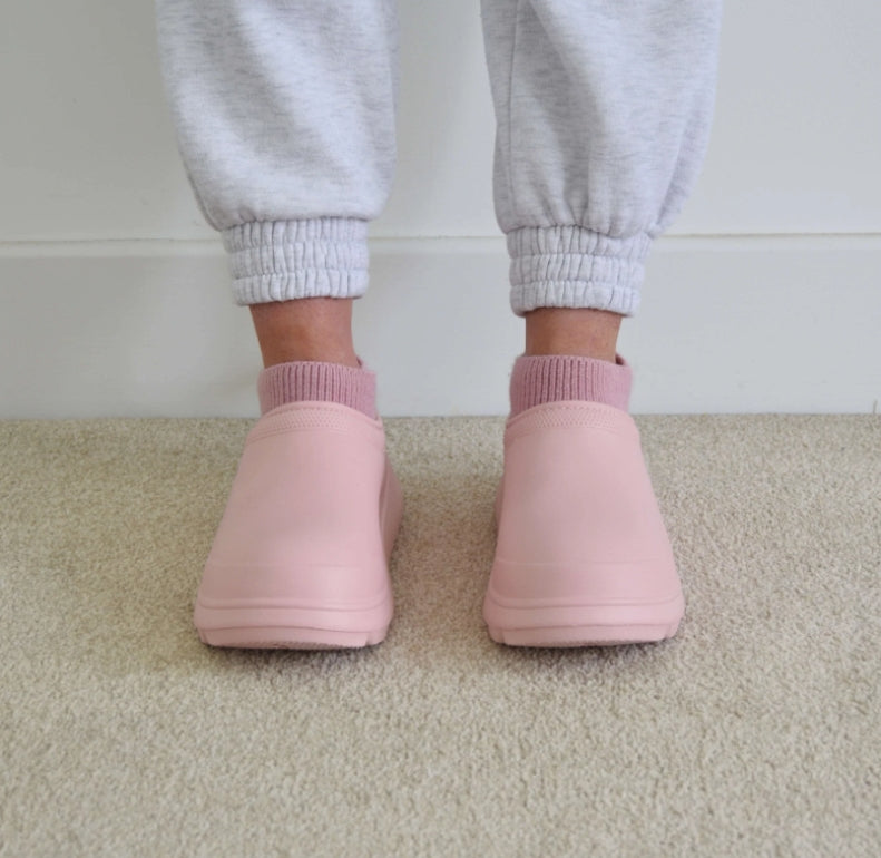 Weatherproof comfort clogs with cloud cushioning – Mireille-Black-2.5-The Livary