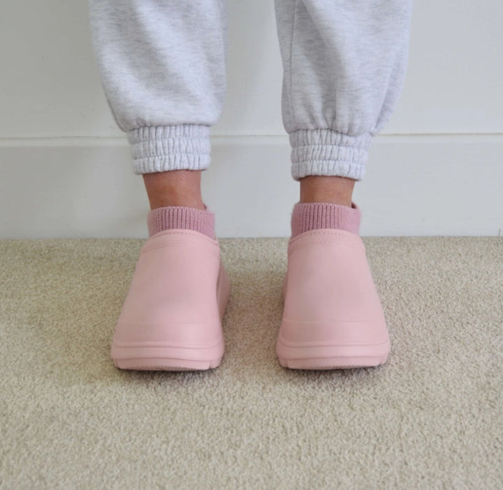 Weatherproof comfort clogs with cloud cushioning – Mireille-Black-2.5-The Livary