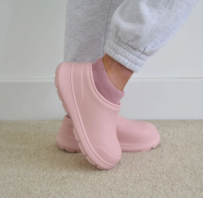 Weatherproof comfort clogs with cloud cushioning – Mireille-Black-2.5-The Livary