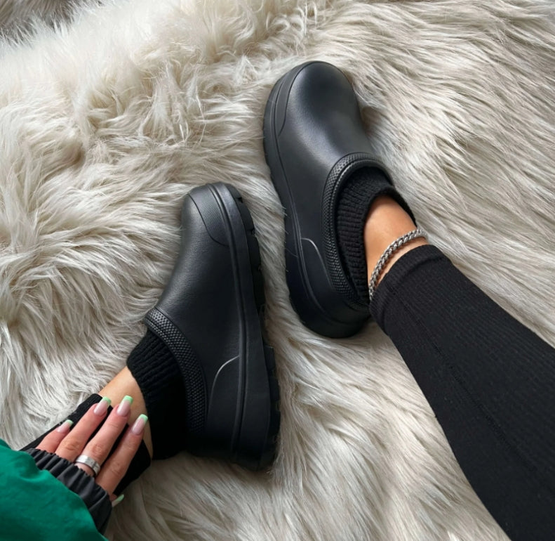 Weatherproof comfort clogs with cloud cushioning – Mireille-Black-2.5-The Livary