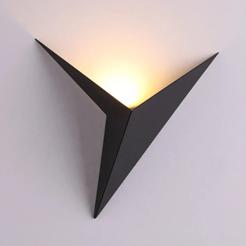 Modern Triangular Wall Lamp - TrigoLux-Black-Warm Wit-The Livary
