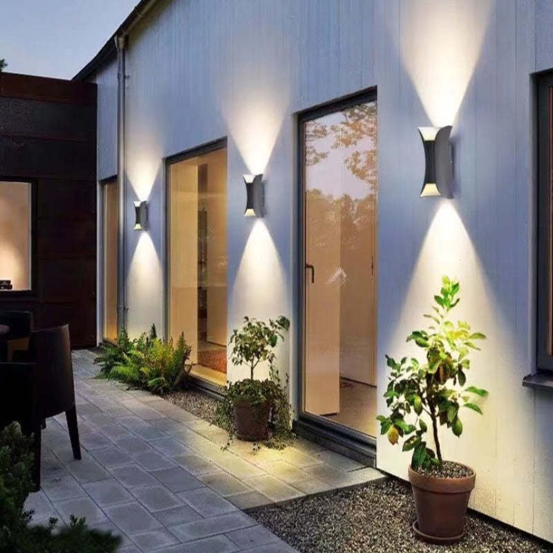 Modern LED Outdoor Wall Lamp - LumiEdge-Black-Small 6W-Daylight-The Livary