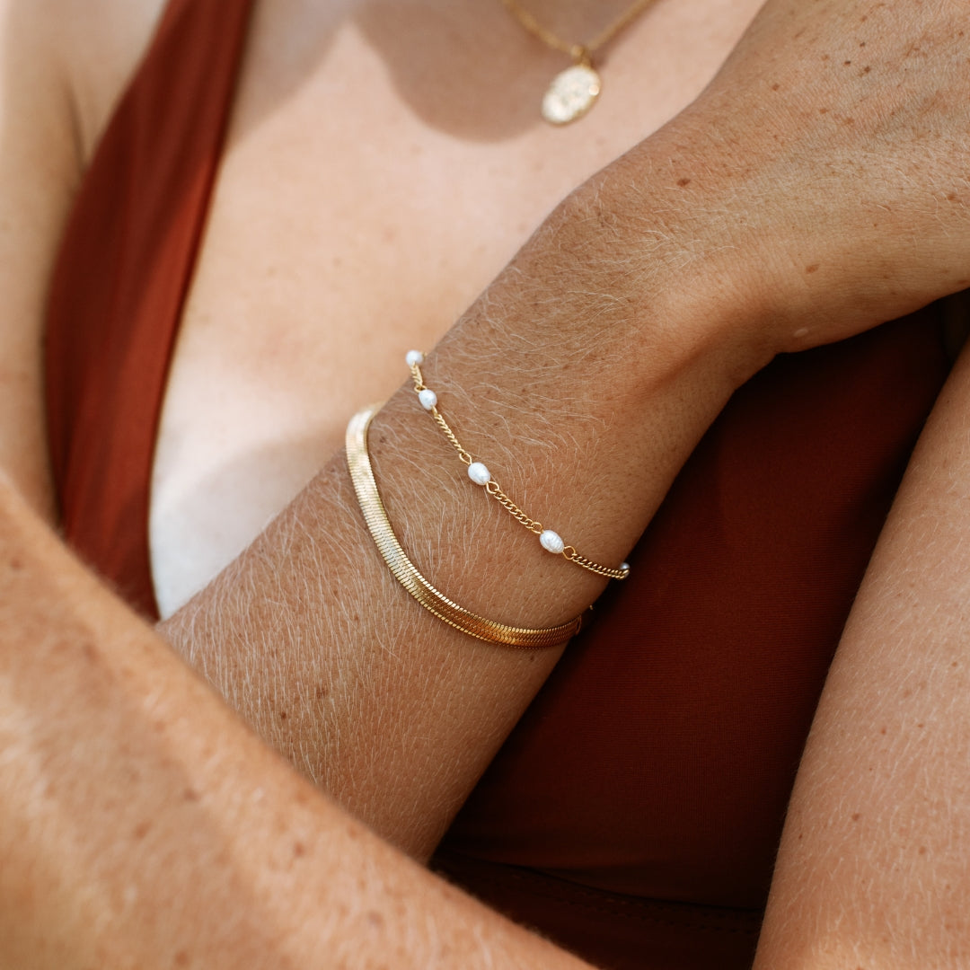 Bracelet with Freshwater Pearls - Amara-Gold-The Livary