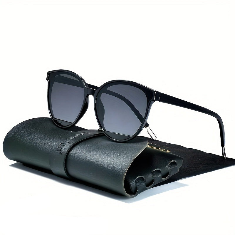 Fashionable women's sunglasses with UV protection – Livia-Clear black-grey glass-The Livary