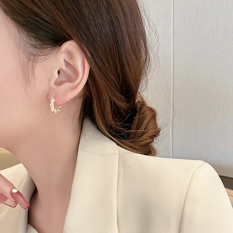 Subtle Pearl Earrings - Isla-The Livary