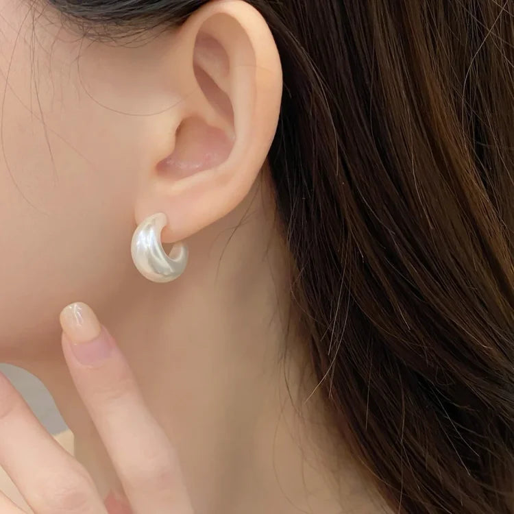 Minimalist Pearl C-shaped Earrings - Lunette-The Livary