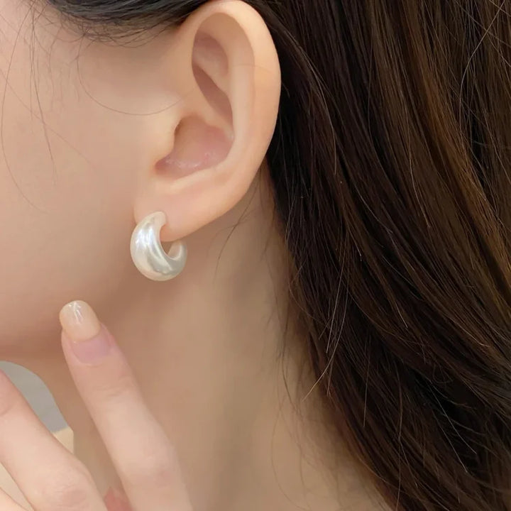 Minimalist Pearl C-shaped Earrings - Lunette-The Livary