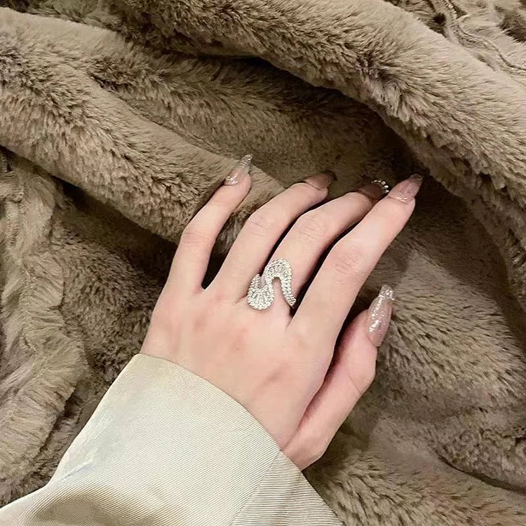 S-Shaped Silver Zirconia Ring - Seraphine-The Livary