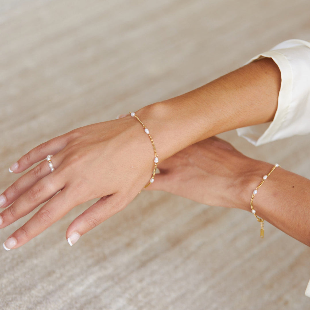 Bracelet with Freshwater Pearls - Amara-Gold-The Livary