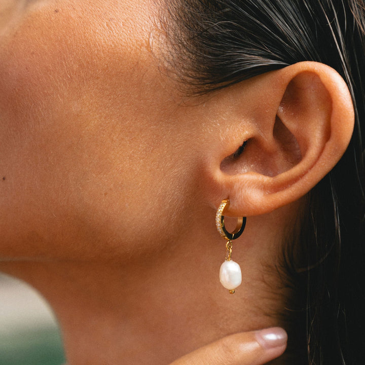 Hoops with freshwater pearls - Arina-Gold-The Livary