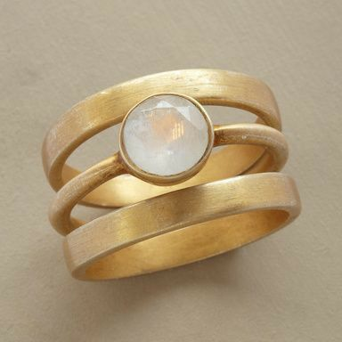 Vintage Gold Ring with Inlaid Moonstone - Noctis-6-The Livary